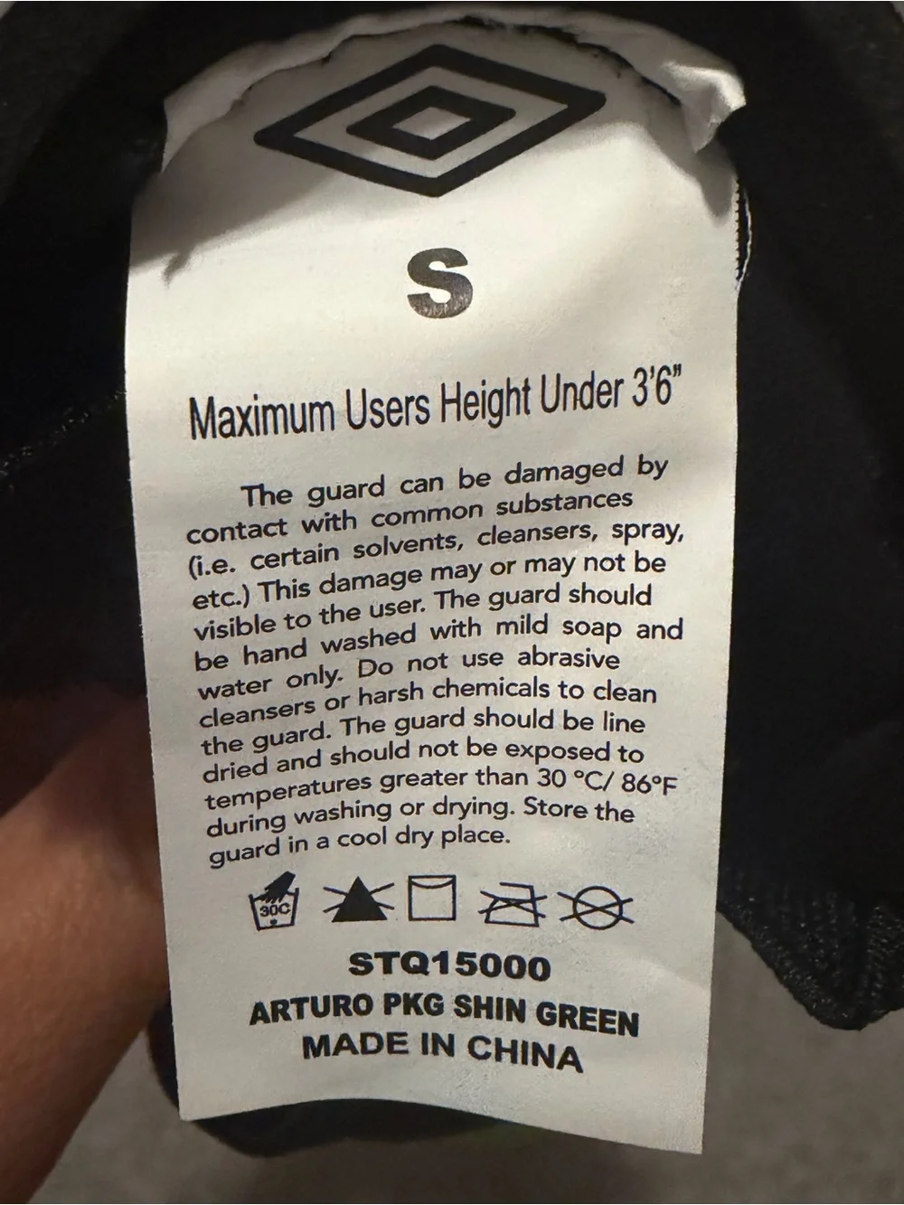 Umbro Black & White Shin Guard Care Label - Youth S and L